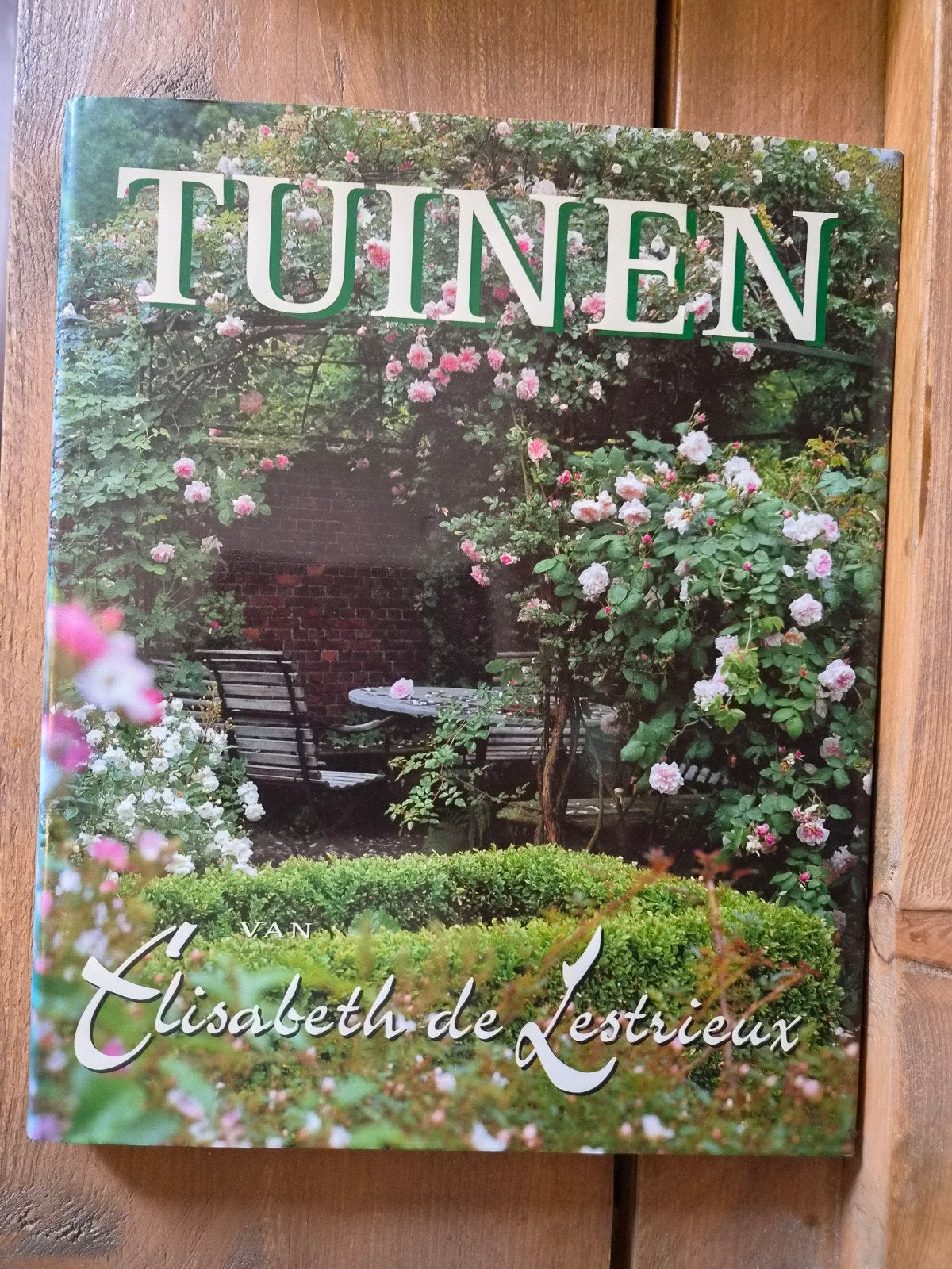 Tuinen van Elisabeth de Lestrieux - Tuinboek, Ophalen of Verzenden, Zo goed als nieuw, Elisabeth de Lestrieux, Tuinieren en Tuinplanten