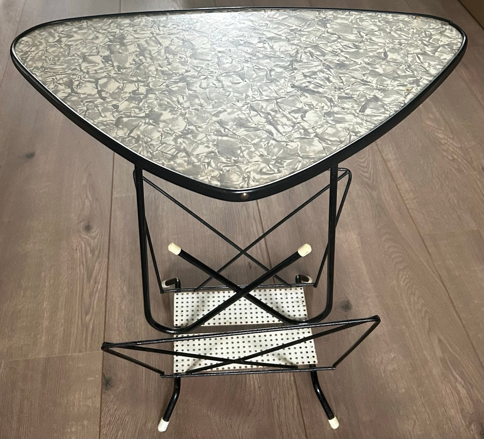 Vintage jaren 50-60  Pilastro lectuurtafeltje bijzettafel, Minder dan 55 cm, Metaal of Aluminium, Zo goed als nieuw, Overige vormen