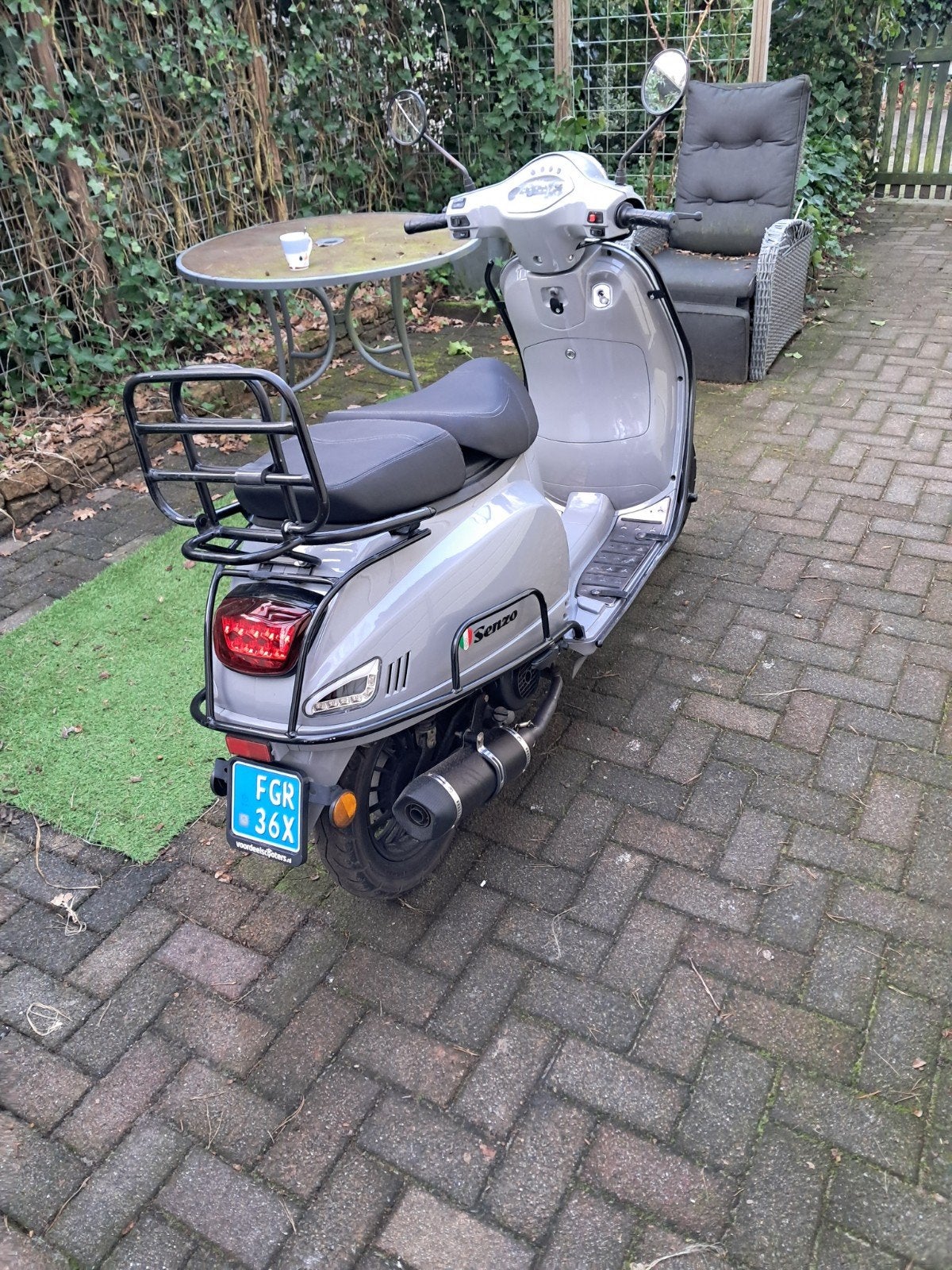 Opknapper Senzo scooter - start niet, achterband lek, Ophalen, Gebruikt, Senzo, Benzine