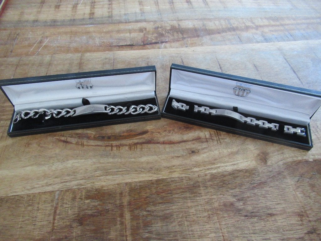 2 x Barcelona armband Stainless steel in doosje nieuw., Ophalen of Verzenden, Nieuw, Zilver, Overige materialen