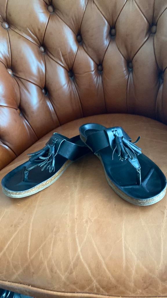 Fred De La Bretoniere 39 zwart leer, Slippers, Zwart, Ophalen of Verzenden, Zo goed als nieuw