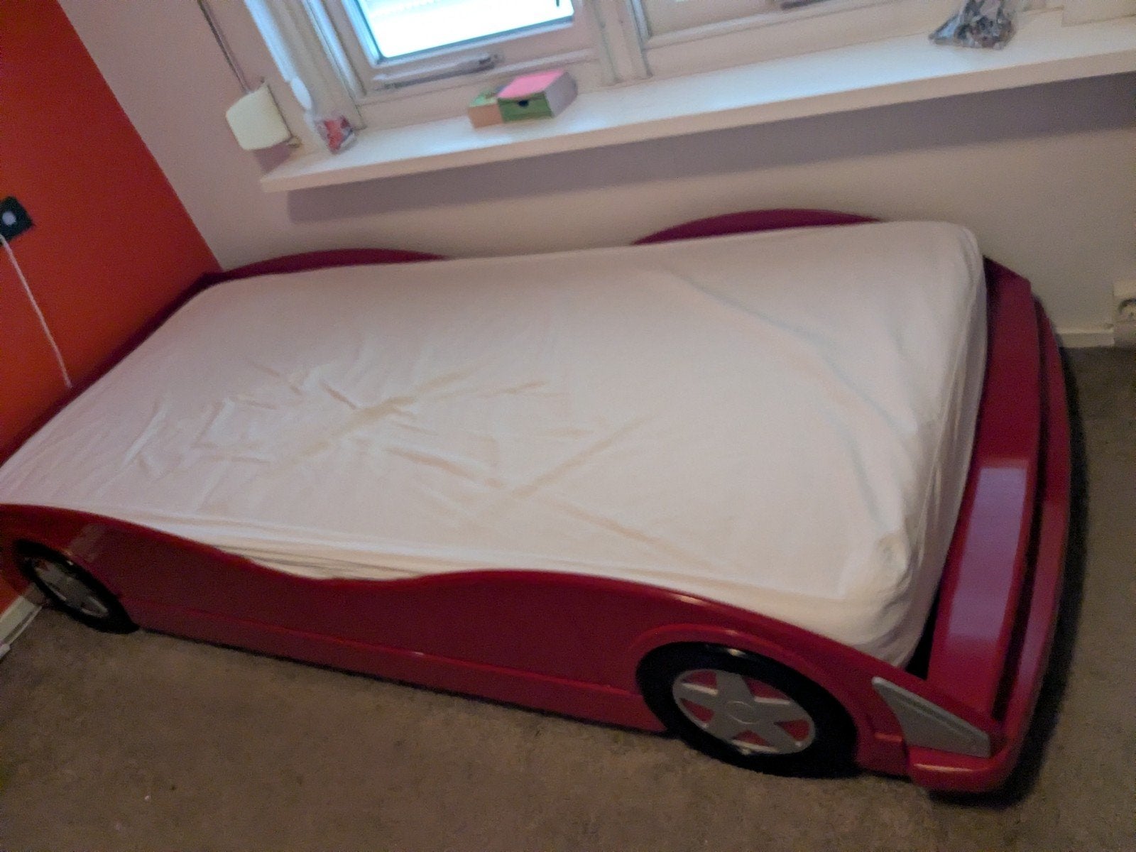 Rood kinderbed in de vorm van een auto, Gebruikt, 70 tot 85 cm, 180 cm of meer, Ophalen