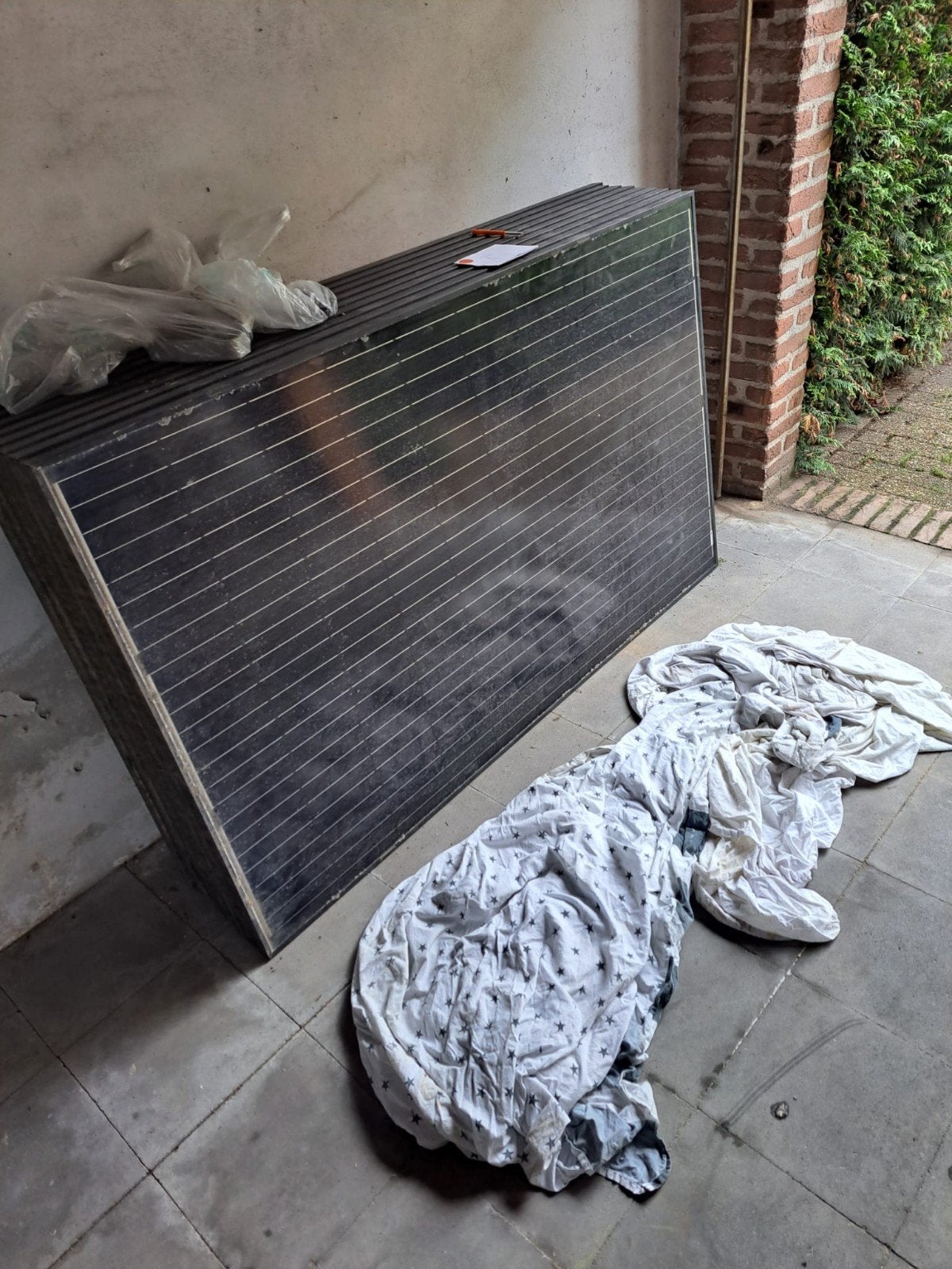 9 AEG zonnepanelen met schuin dak montagesysteem, Doe-het-zelf en Verbouw, Ophalen