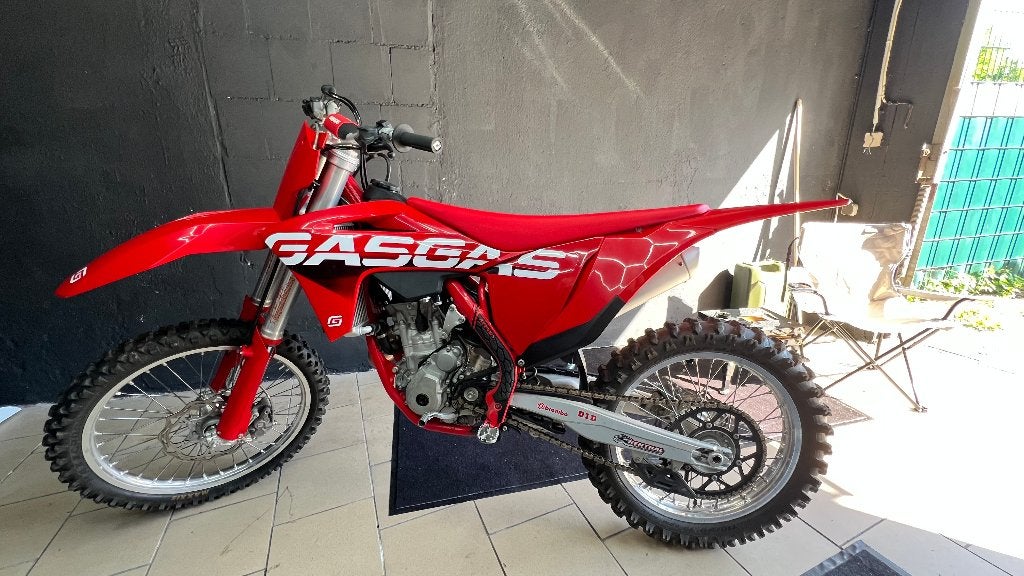 GASGAS MC250F 2023 / 54 bh / MANY EXTRAS, 6 versnellingen, 250 cc, Zo goed als nieuw, Ophalen