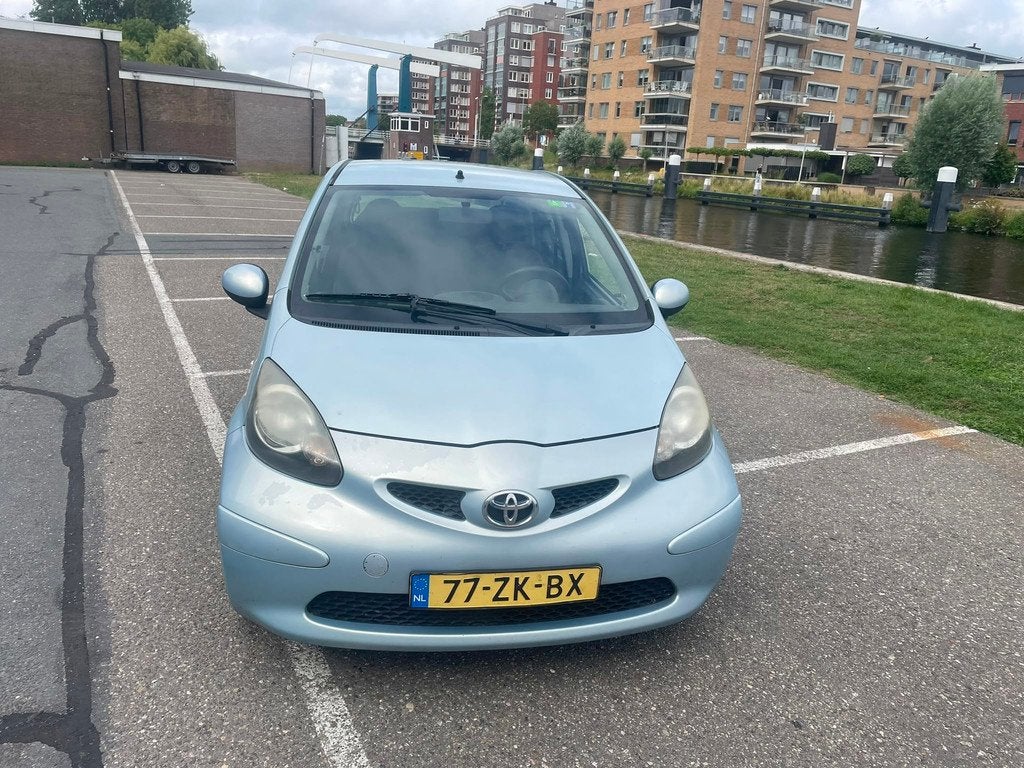 Toyota Aygo 1.0-12V + 5DRS AIRCO ELEK. PAKKET APK MRT 27, Voorwielaandrijving, Stof, Gebruikt, Origineel Nederlands
