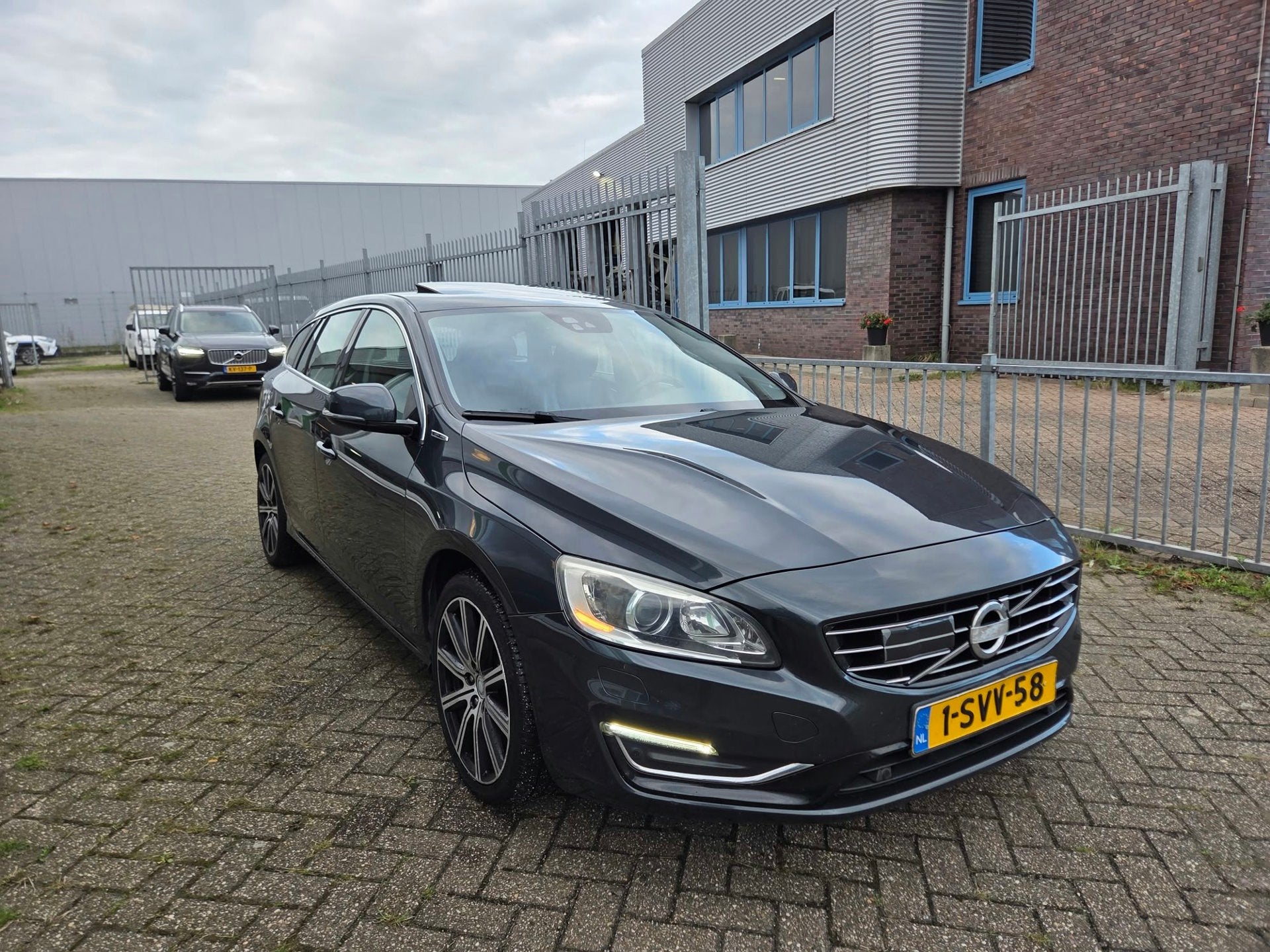 Volvo V60 2.4 D6 AWD Plug-In Hybrid Summum|PANO|CAMERA|BLIS|, Auto's, Automaat, Vierwielaandrijving, Xenon verlichting, 11 kWh
