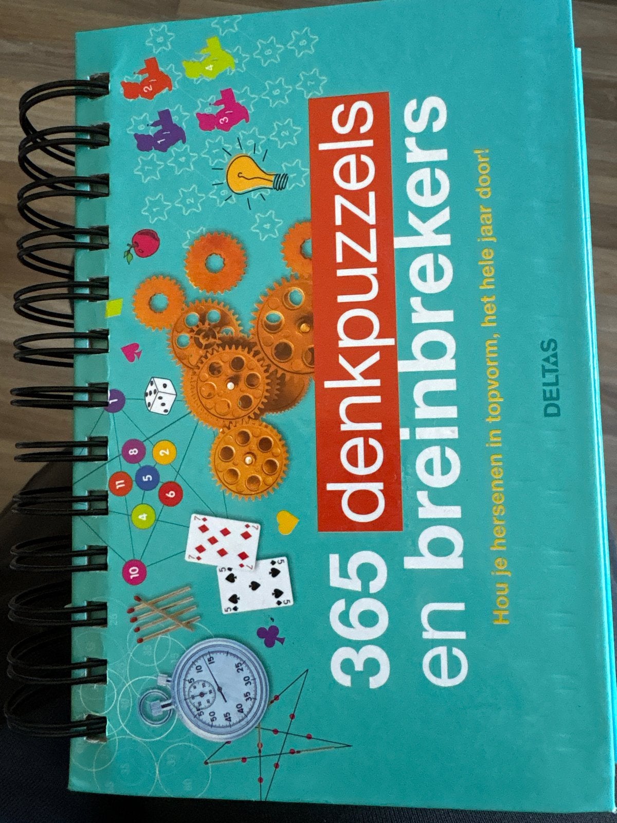 365 denkpuzzels en breinbrekers - DELTAS, Ophalen of Verzenden, Zo goed als nieuw, Puzzelboek
