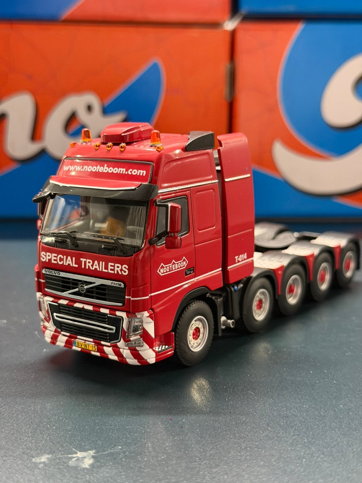 WSI Nooteboom Volvo FH16 10x4 1:50, Hobby en Vrije tijd, Ophalen of Verzenden, Zo goed als nieuw, Bus of Vrachtwagen, Wsi