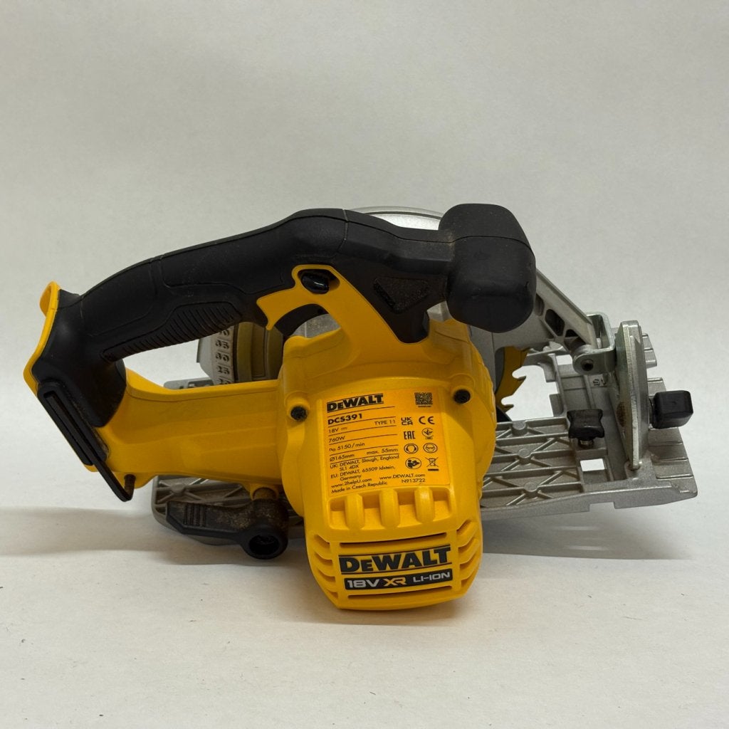 DeWalt DCS391NT Accu Cirkelzaag (Body), Dewalt, Zo goed als nieuw, Support@dewalt.com, 701 E. Joppa Road
Towson, MD 21286
USA