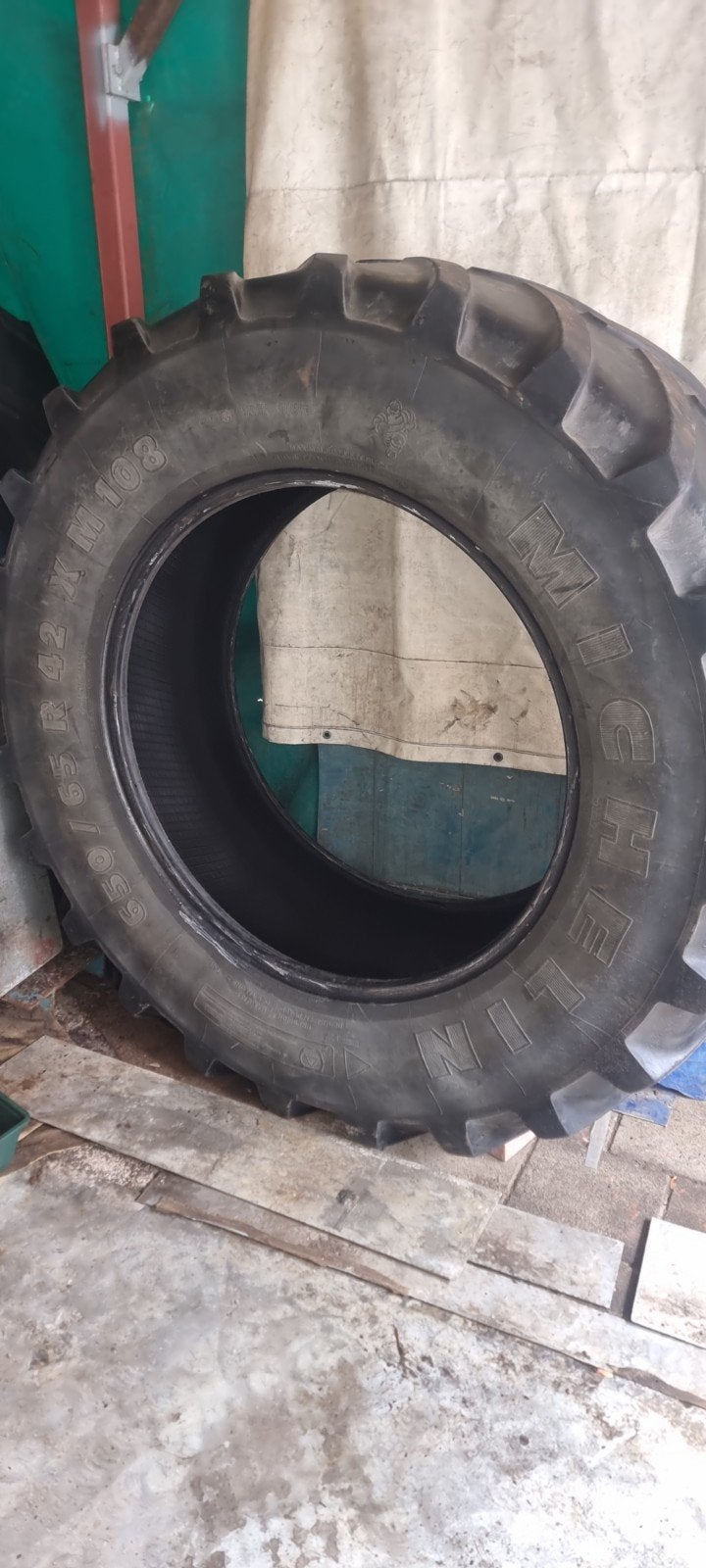 1x 650/  65 R 42 michelin xm 108, Zakelijke goederen, Ophalen