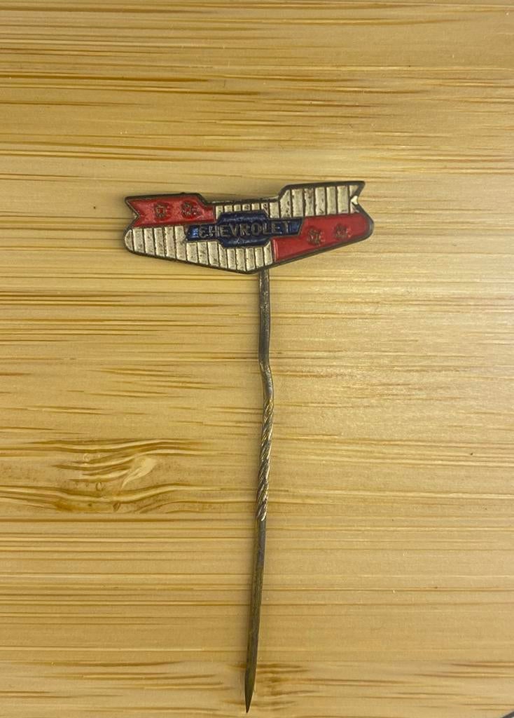Chevrolet pin, Verzamelen, Speldjes, Pins en Buttons, Ophalen of Verzenden, Gebruikt, Transport, Speldje of Pin