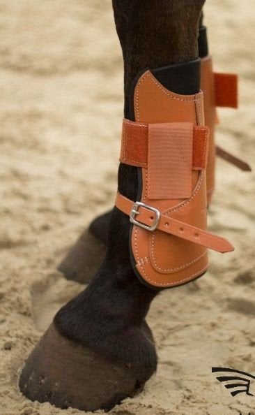 Partij (19 paar) nieuwe Lederen Peesbeschermers Koopje !!, Dieren en Toebehoren, Paarden en Pony's | Beschermers, Ophalen of Verzenden