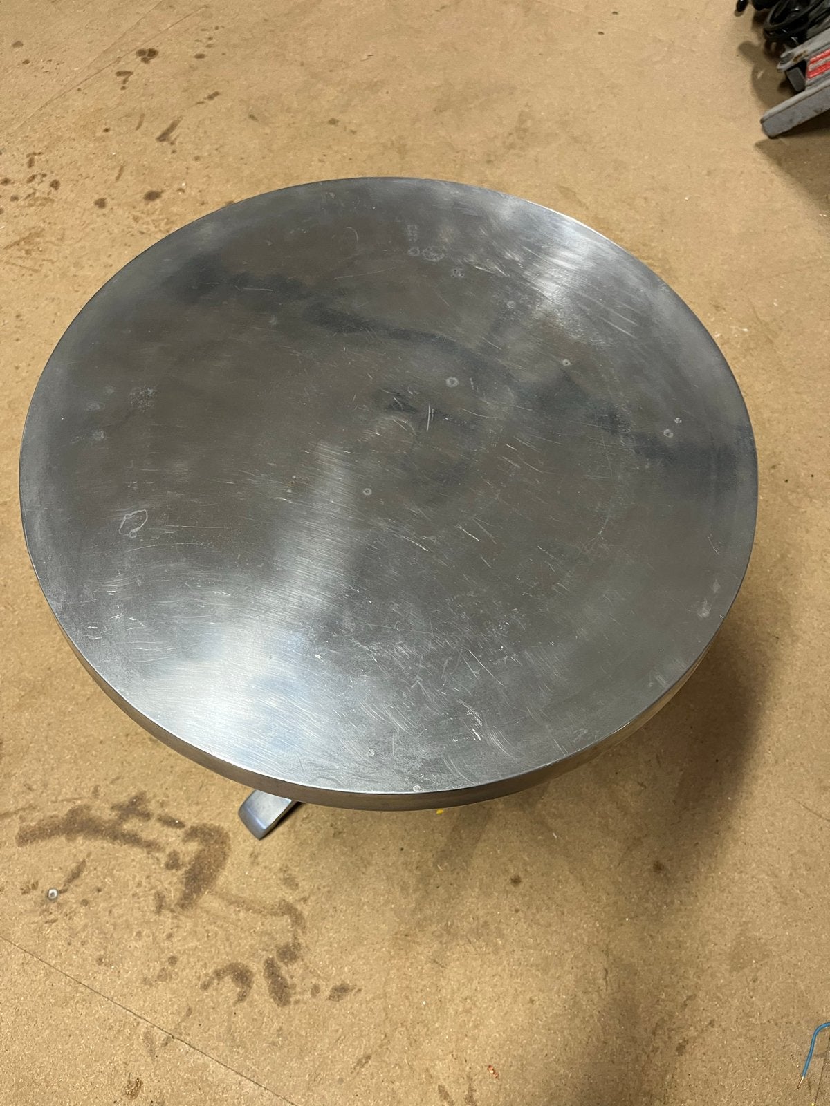 Riverdale dik aluminium bijzettafel/plantentafel, Gebruikt, Metaal of Aluminium, Rond, Ophalen of Verzenden