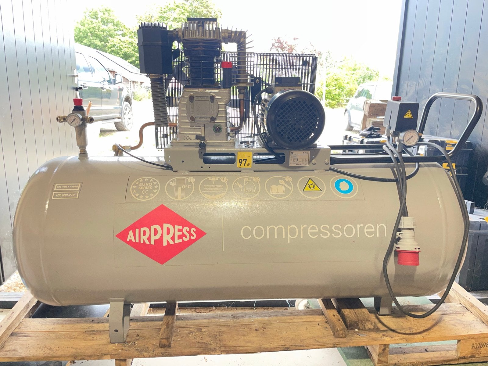 Airpress HK 600-270 Compressor - Zo goed als nieuw, Doe-het-zelf en Verbouw, Compressors, Ophalen, 400 tot 800 liter/min, Zo goed als nieuw