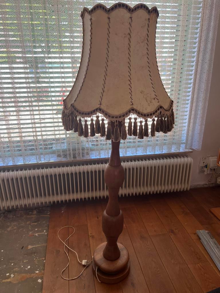 Grote staande antieke lamp, Ophalen