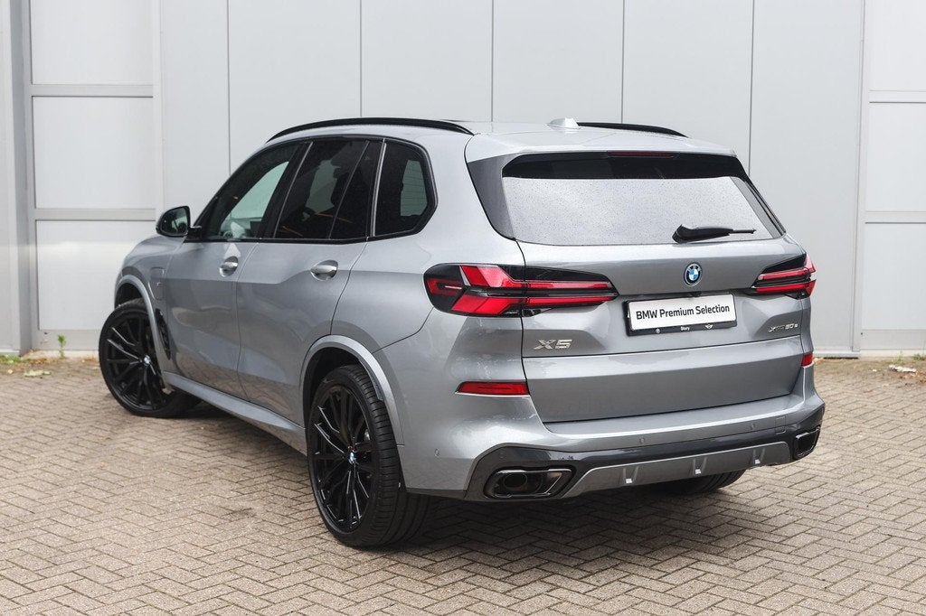 BMW X5 xDrive50e M Sport Automaat / Panoramadak Sky Lounge /, Gebruikt, 2395 kg, Met garantie (alle), Bedrijf