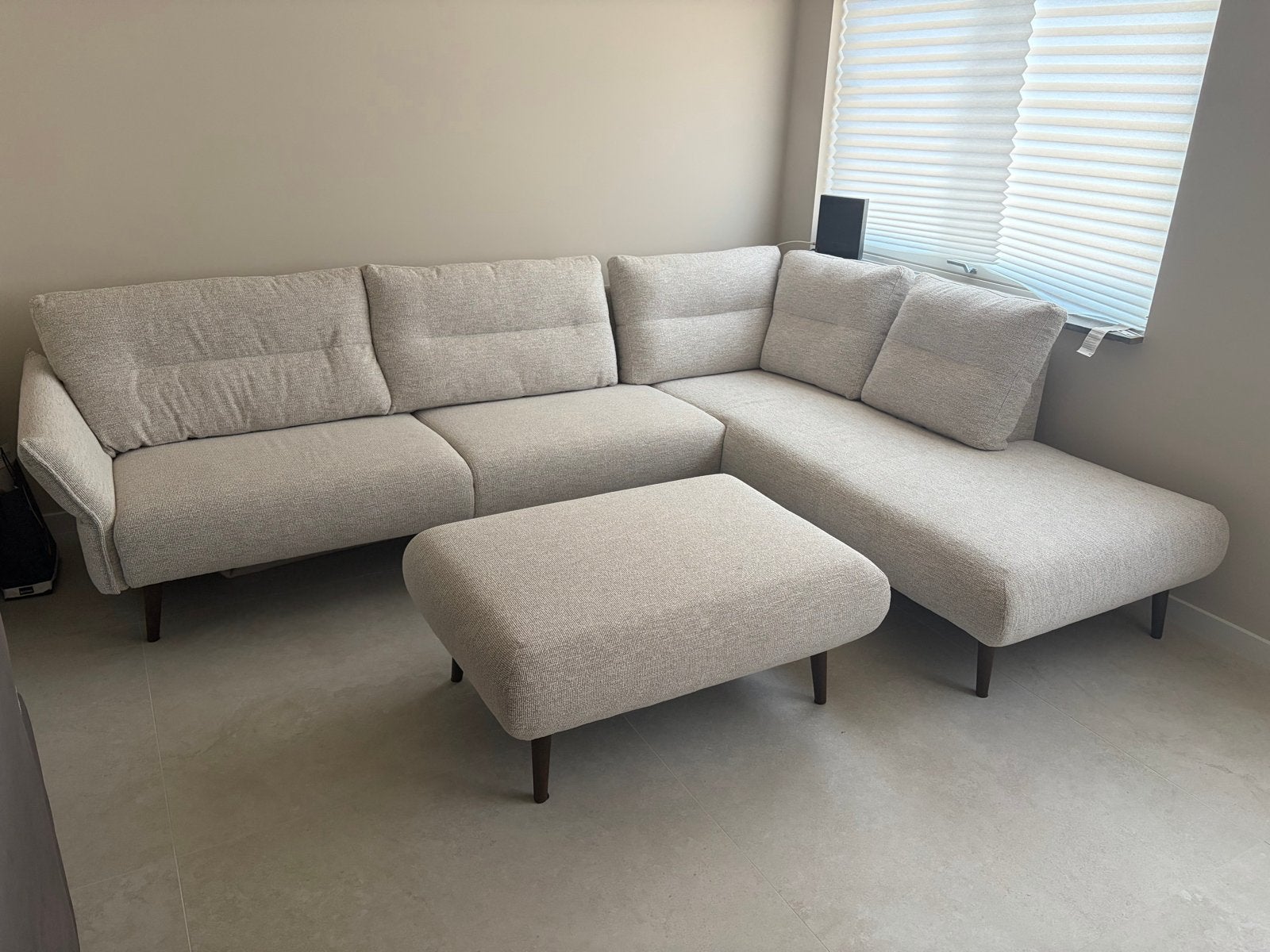 Gloednieuwe Hoogenboezem hoekbank 275x200 cm + hocker, Huis en Inrichting, Banken | Bankstellen, Ophalen, 250 tot 300 cm, 100 tot 125 cm