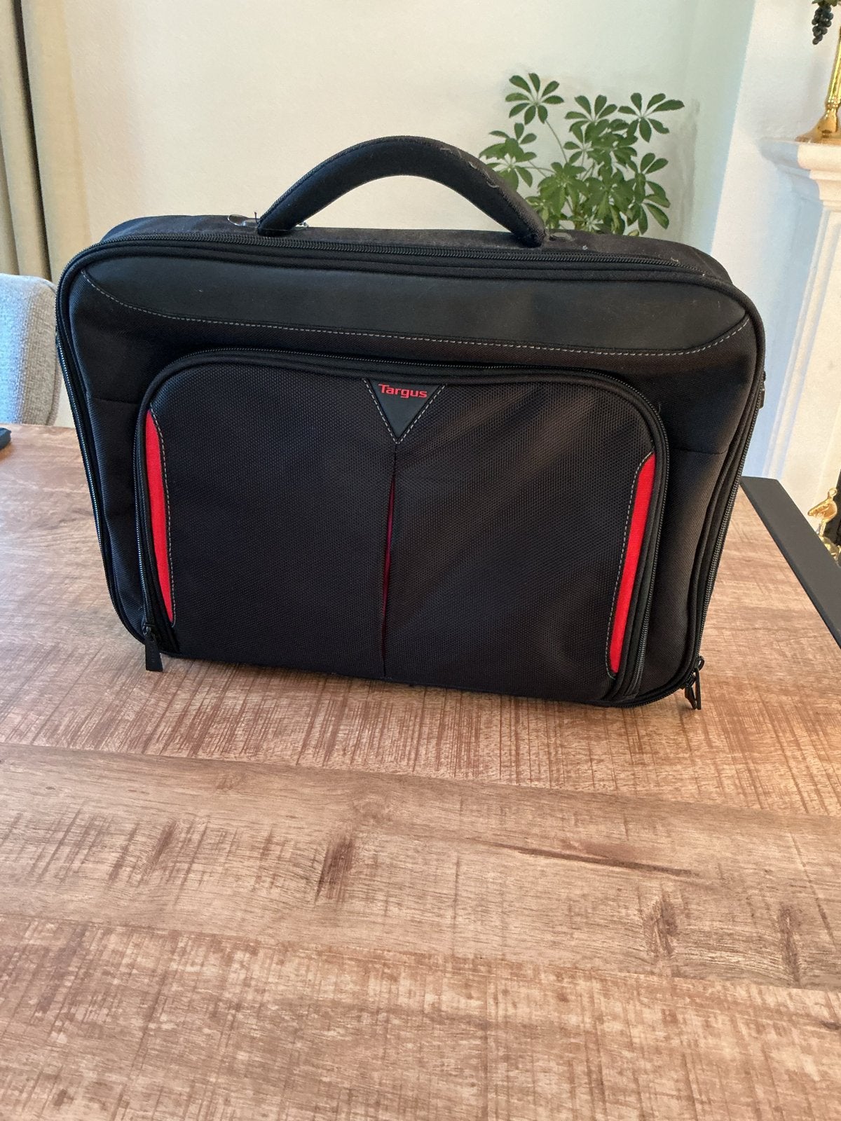 Targus Laptoptas - Zo goed als nieuw, Gevoerd laptopvak, 15 inch, Aktetas, Ophalen of Verzenden