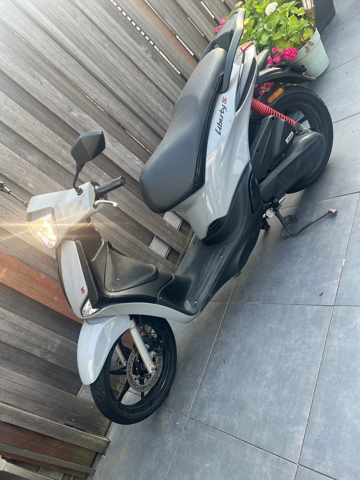 Piaggio Liberty S Scooter .NARDO GREY  Zo goed als nieuw!, Fietsen en Brommers, Snorfietsen en Snorscooters, Ophalen, Piaggio