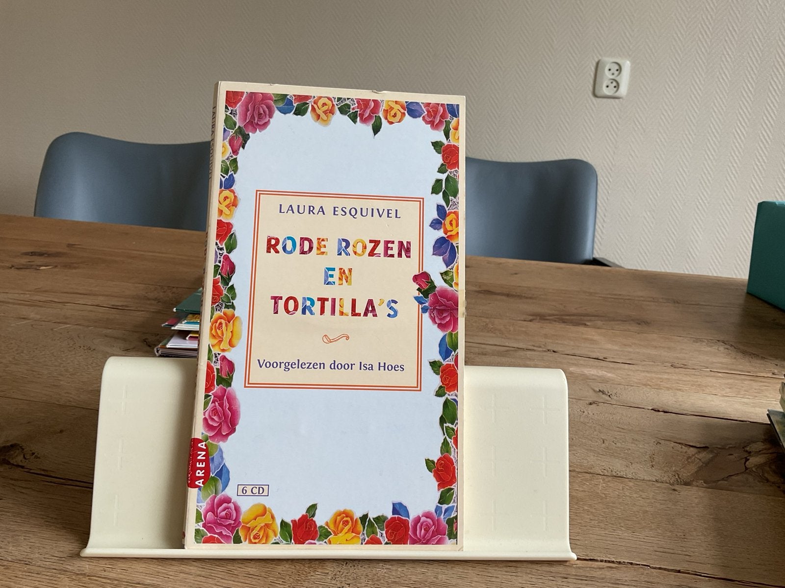 Laura Esquivel - Rode rozen en tortilla's, Ophalen of Verzenden, Zo goed als nieuw, Laura Esquivel