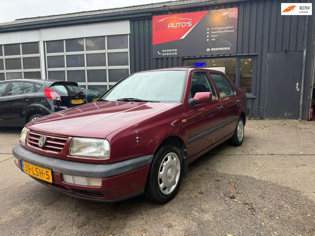 Volkswagen Vento 1.8 CL /Nieuwstaat/Weinig KM, Auto's, Volkswagen, Bedrijf, Te koop, Vento, Bochtverlichting, Centrale vergrendeling