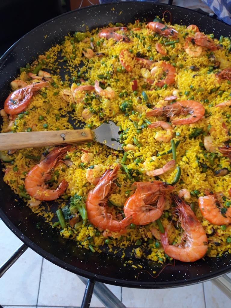 Paella pan 55 cm met brander op stander en 42 cm pan, Ophalen