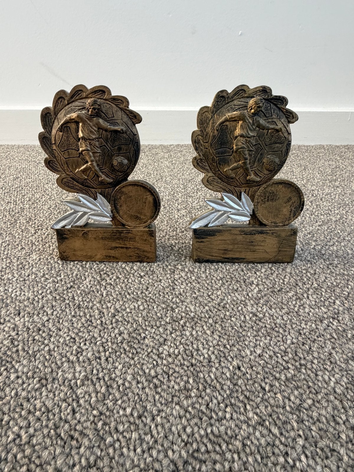 2 identieke voetbal trofeeën, Ophalen of Verzenden, Zo goed als nieuw, Overige sporten