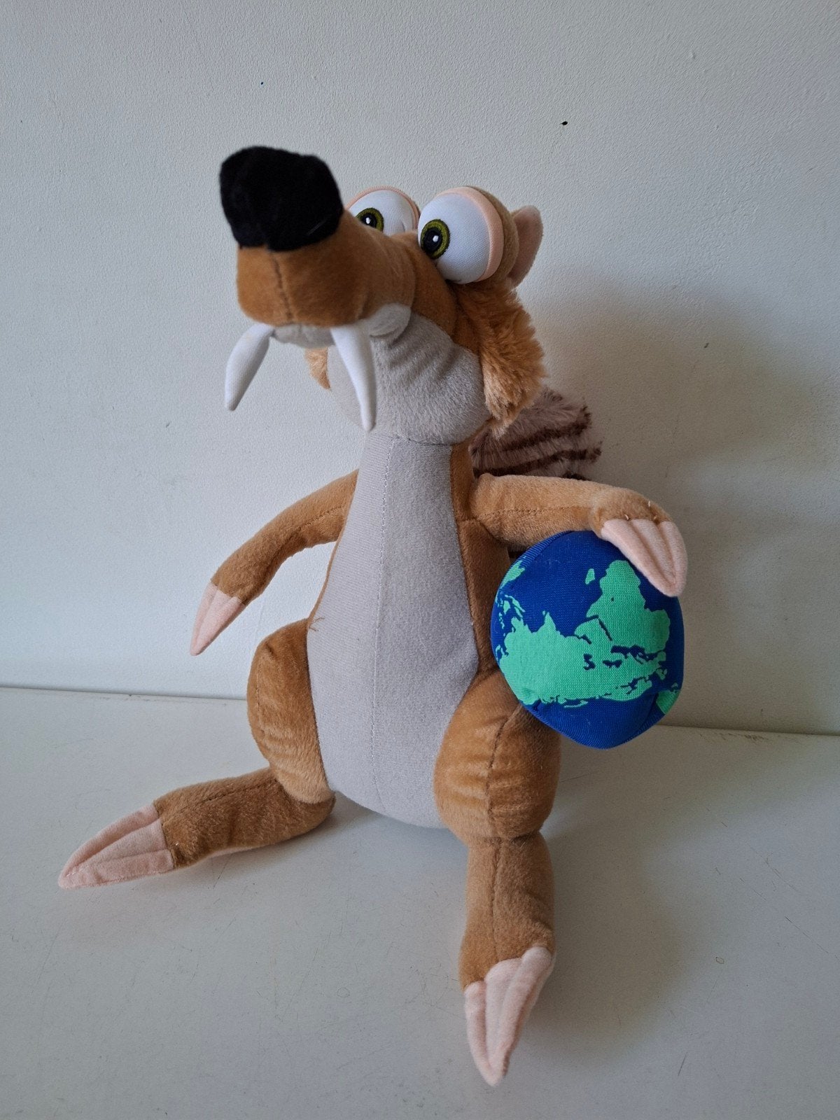 Scrat knuffel Ice Age 4 met wereldbol - 25 cm, Gebruikt, Overige merken, Overige karakters, Overige typen