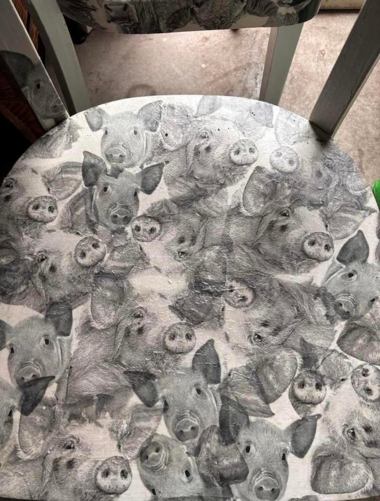 Twee landelijke stoelen met dierenprint, Huis en Inrichting, Stoelen, Ophalen, Gebruikt, Twee, Wit