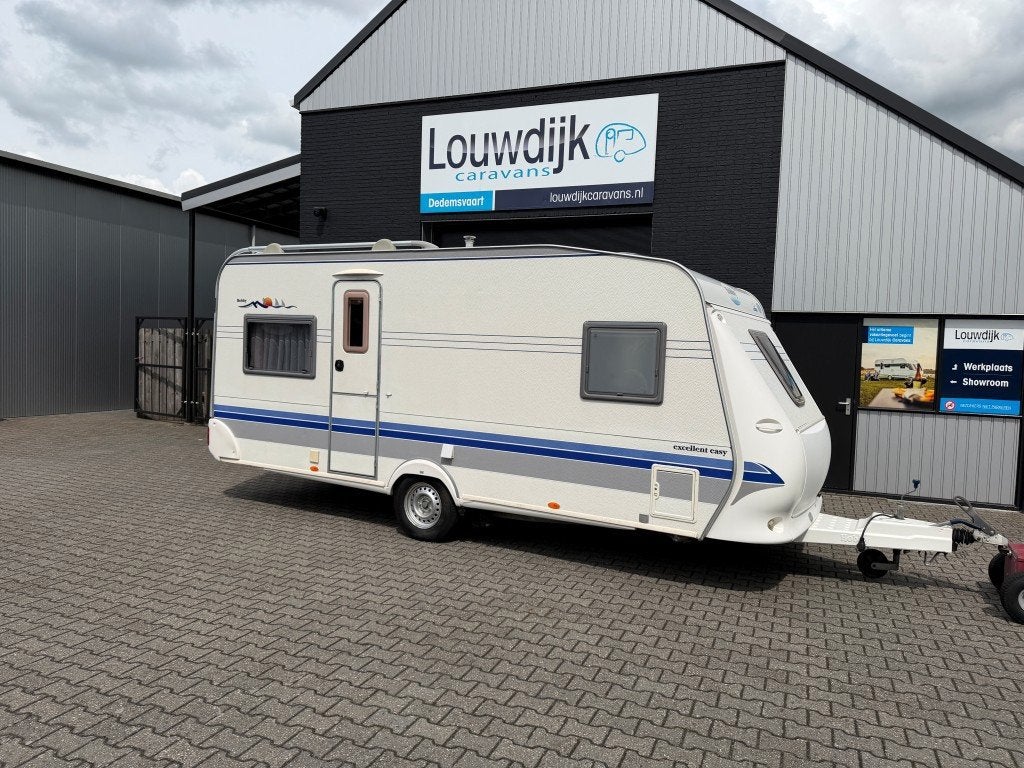 HOBBY Excellent 495 UFE ’05 (Mover, Fransbed), Rondzit, Bedrijf, 6 tot 7 meter, 1000 - 1250 kg