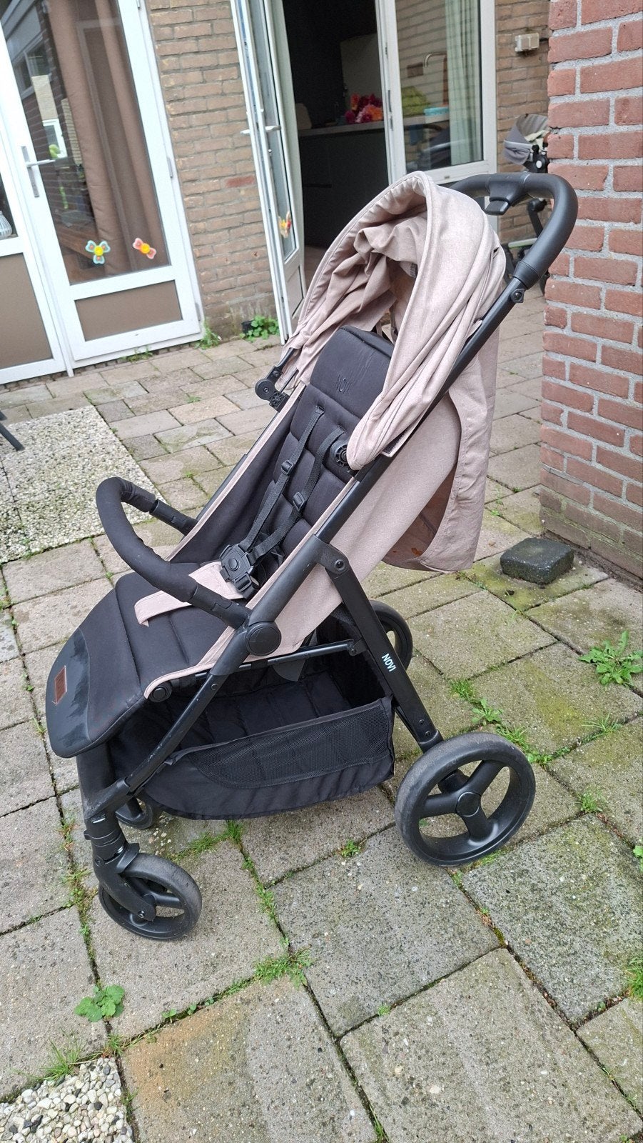 Novi Buggy - Weinig gebruikt met lichte beschadigingen, Kinderen en Baby's, Buggy's, Ophalen, Gebruikt, Overige merken, Verstelbare rugleuning