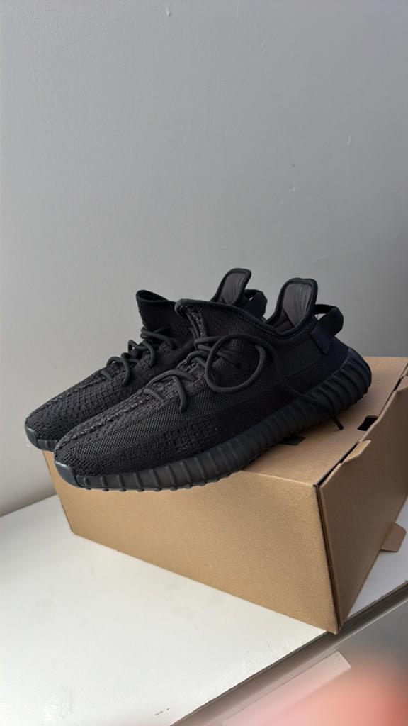 Yeezy boost 350 onyx/zwart maat 43 1/3 nieuw  in doos, Kleding | Heren, Schoenen, Ophalen of Verzenden, Nieuw, Zwart