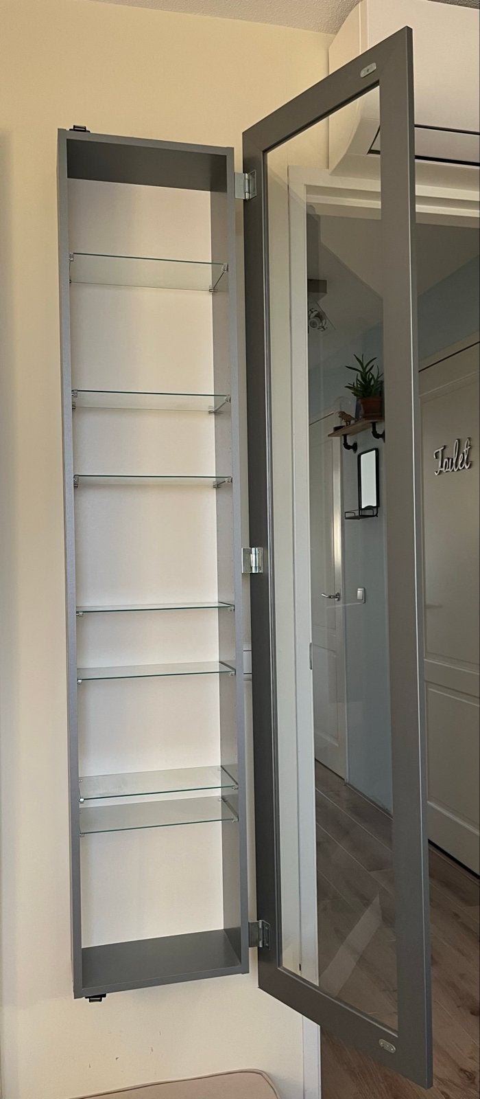 2x IKEA Bertby Vitrinekast Grijs/Zilver, Ophalen, Met plank(en), Minder dan 50 cm, Gebruikt