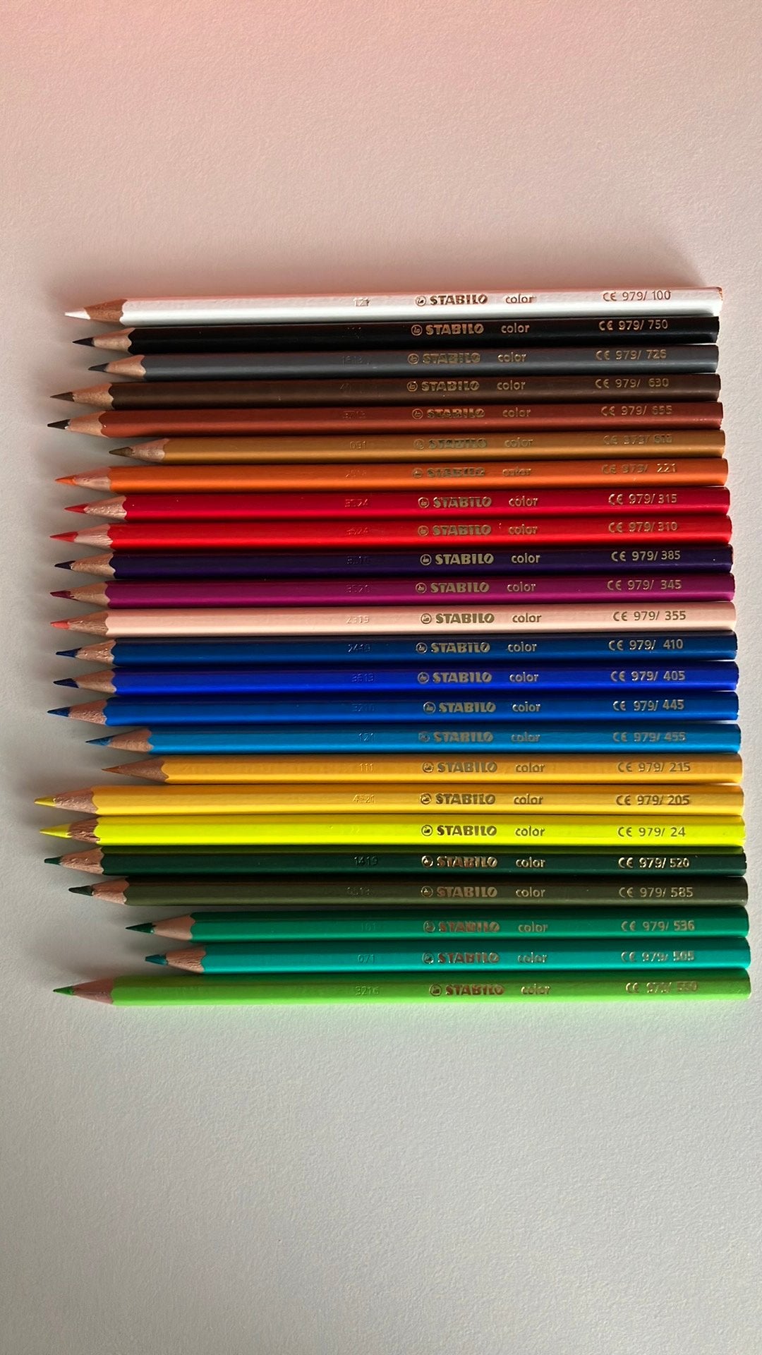 Stabilo potloden colors 24 stuks, Hobby en Vrije tijd, Tekenen, Ophalen of Verzenden, Zo goed als nieuw, Potlood of Stift