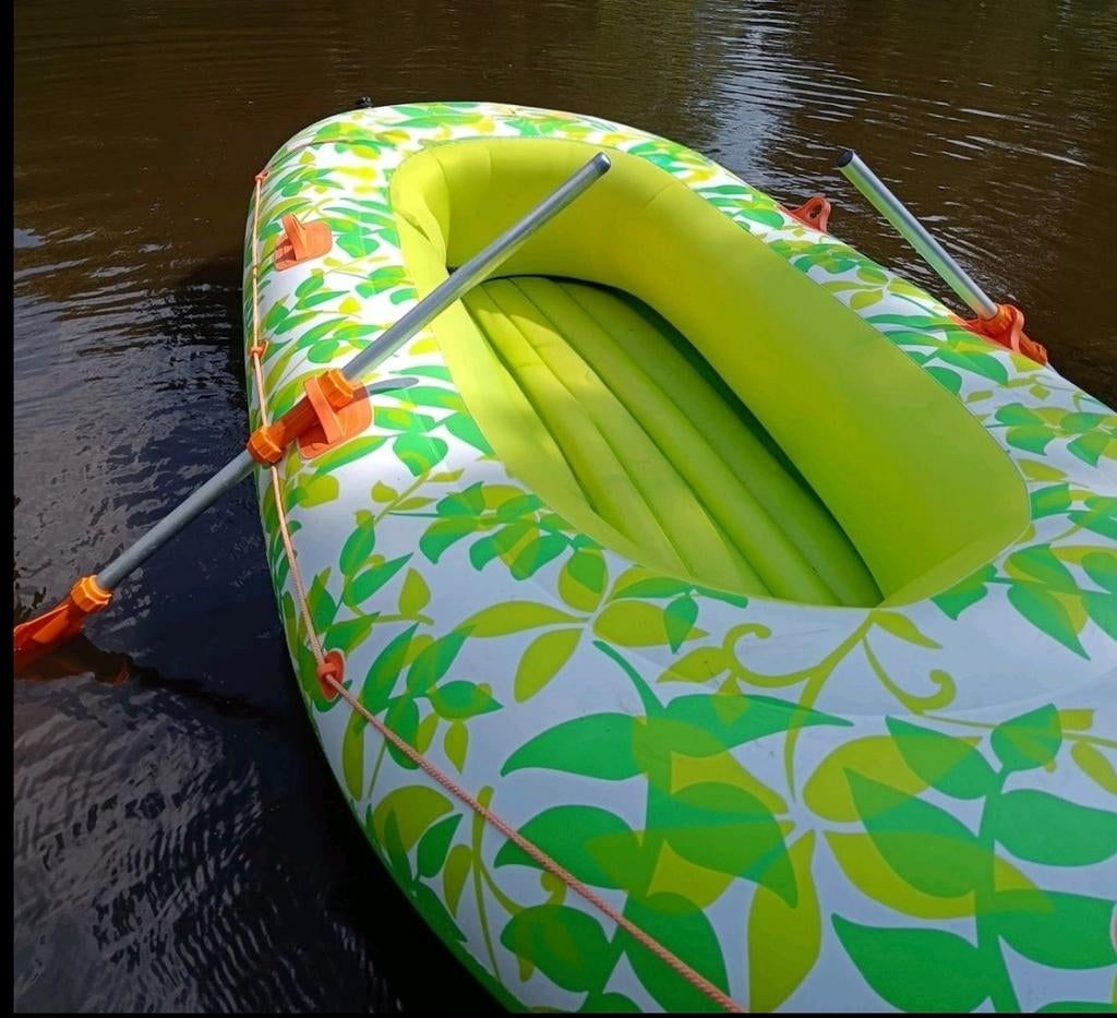Opblaas boot met peddels. Als Nieuw, Kinderen en Baby's, Ophalen of Verzenden