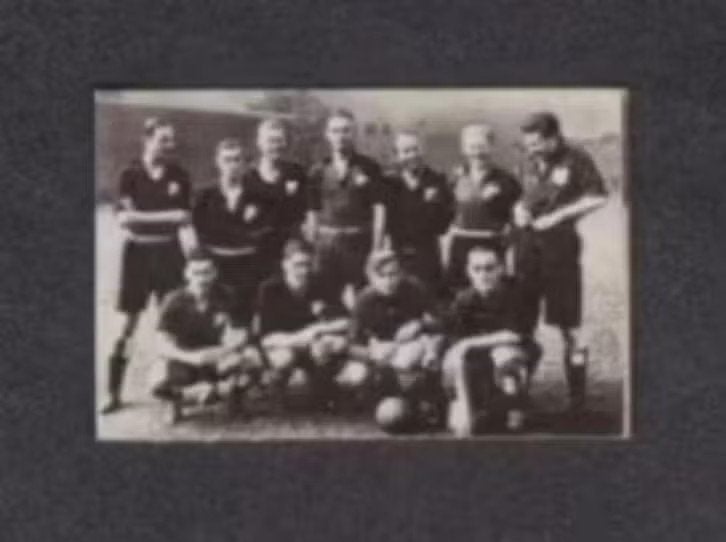 Voetbalplaatje HBS Den Haag Elftal 1951-1952., Ophalen of Verzenden, Zo goed als nieuw
