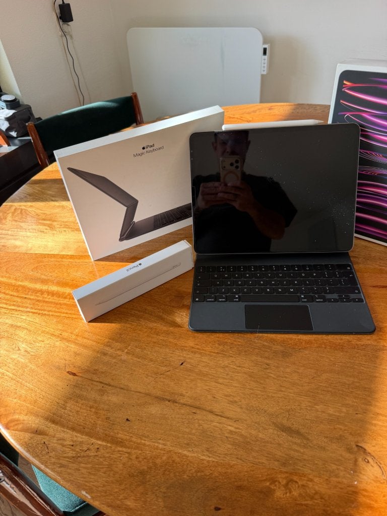 iPad Pro 12,9” M2 256GB + Magic Keyboard + Apple Pencil, Computers en Software, Ophalen, Apple iPad, 12 inch, Zo goed als nieuw