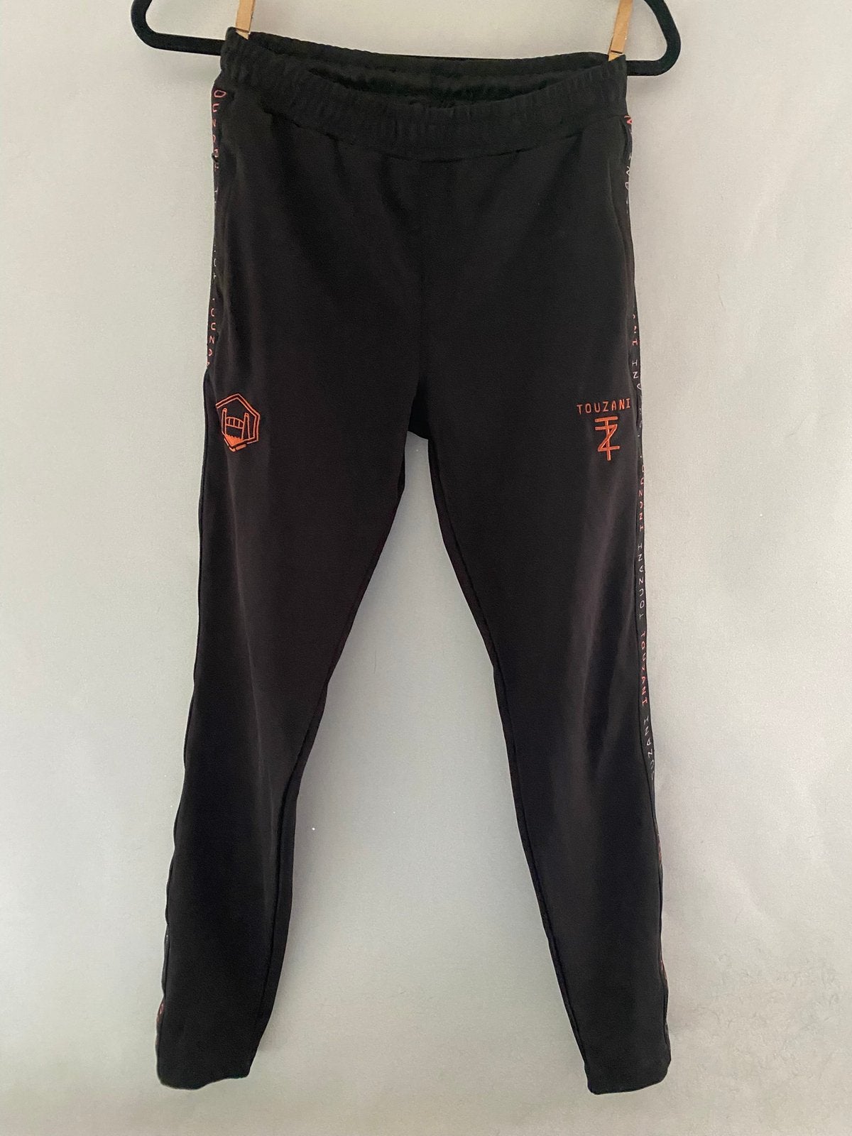 Touzani Trainingsbroek – Zwart – Maat 152 – Heel goede staat, Ophalen of Verzenden, Zo goed als nieuw, Jongen of Meisje, Broek