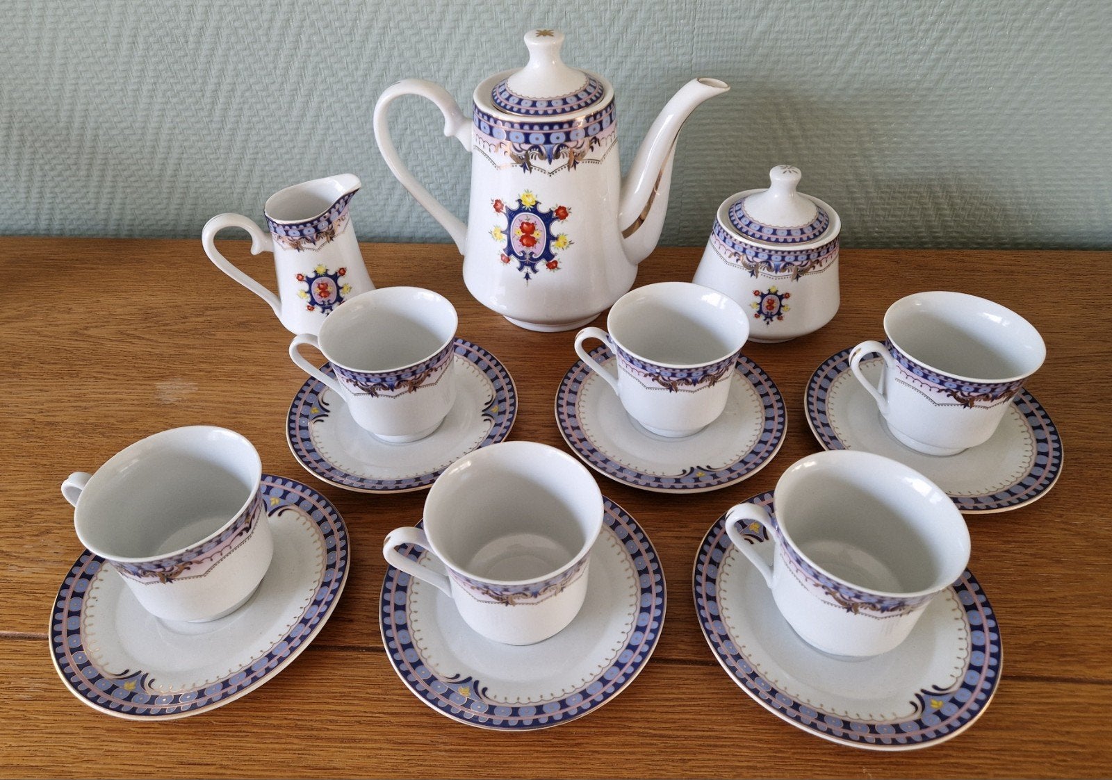 Belle Epoque theeservies, Ophalen