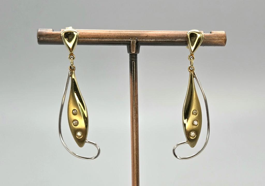 Gouden Vintage bi-color design oorbellen zirkonia. 2026/319., Ophalen of Verzenden, Goud, Oorbellen, Met edelsteen