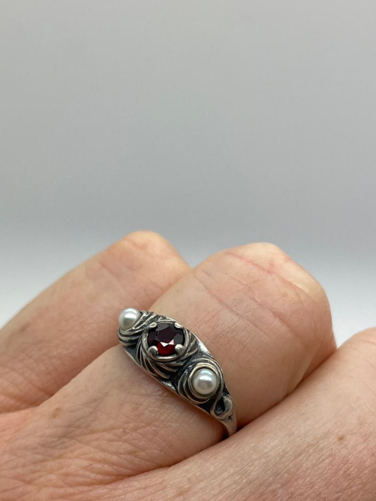 E53 Prachtige zilveren ring parel granaat maat 17,5, Ophalen of Verzenden, Zilver, Ring