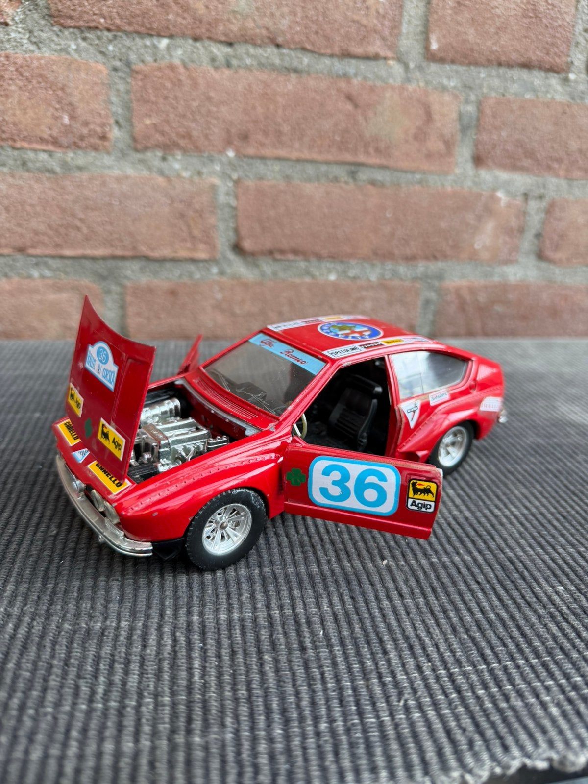 1:24 Bburago Alfa Romeo Alfetta GT Corsa, Hobby en Vrije tijd, Modelauto's | 1:24, Ophalen of Verzenden, Zo goed als nieuw, Bburago