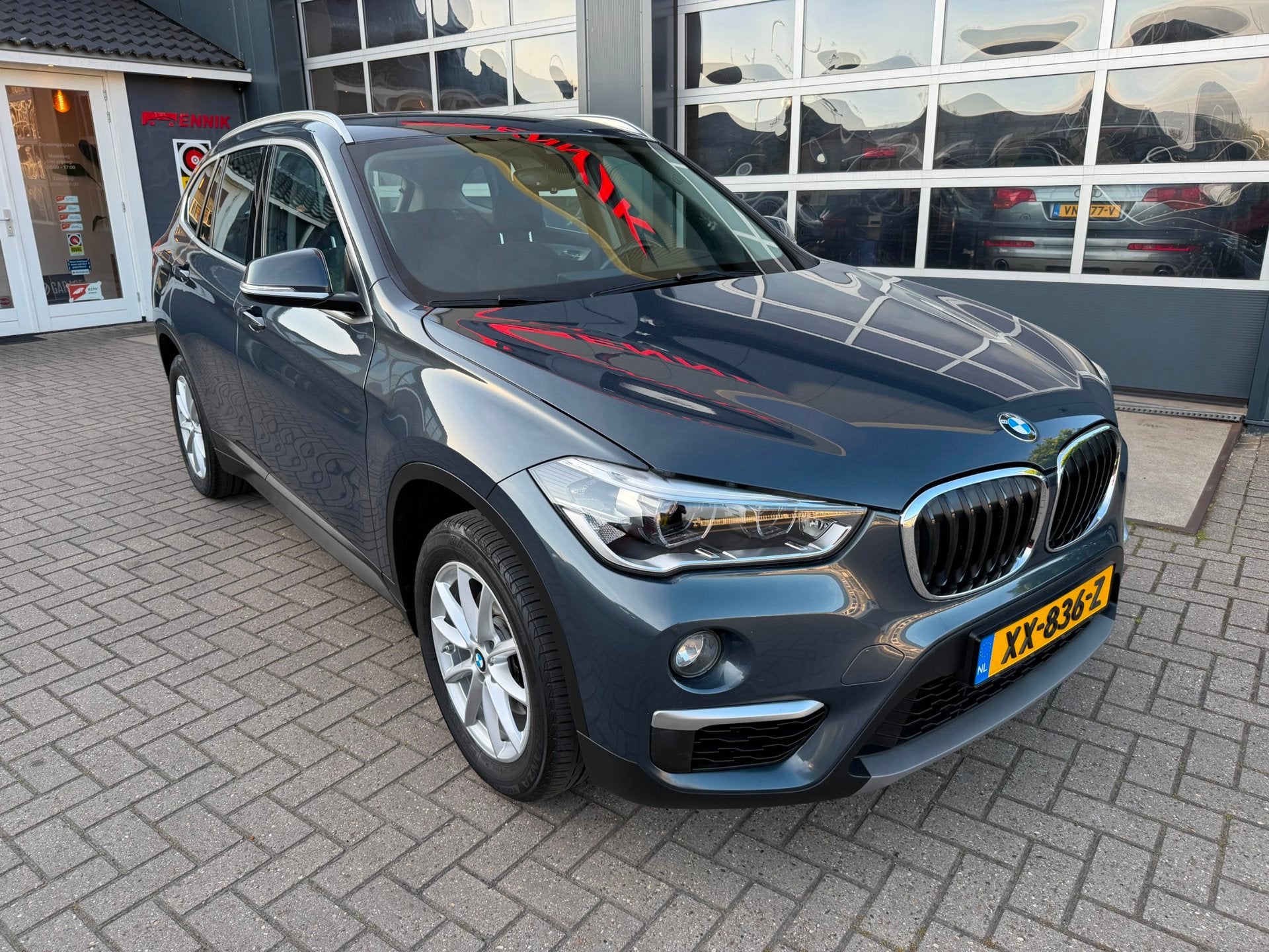 BMW X1 SDrive18i Executive Edition / ACC / Head-Up / Led / T, Auto's, Dealer onderhouden, Gebruikt, Euro 6, Origineel Nederlands