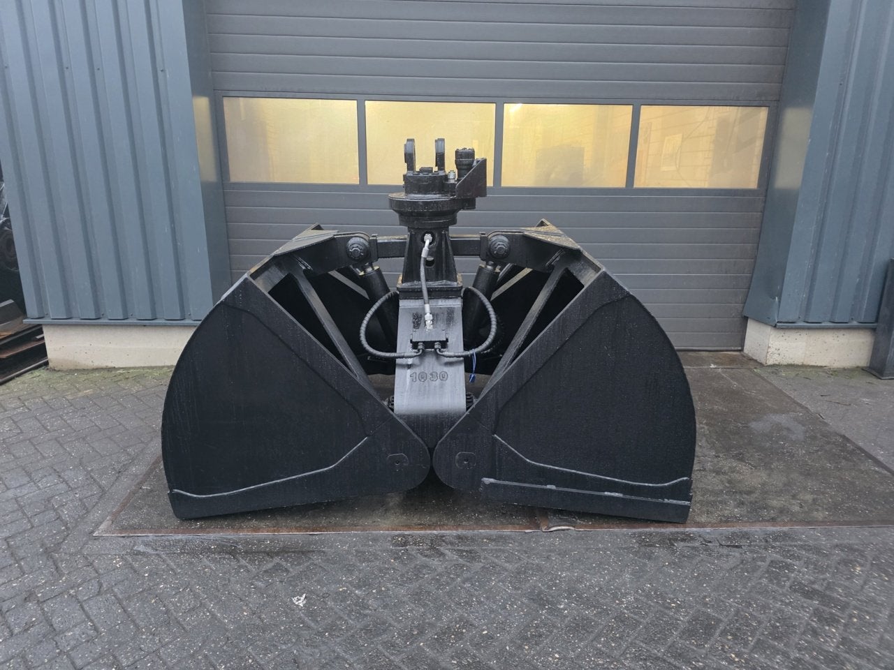 clamshell 1500 liter hgt