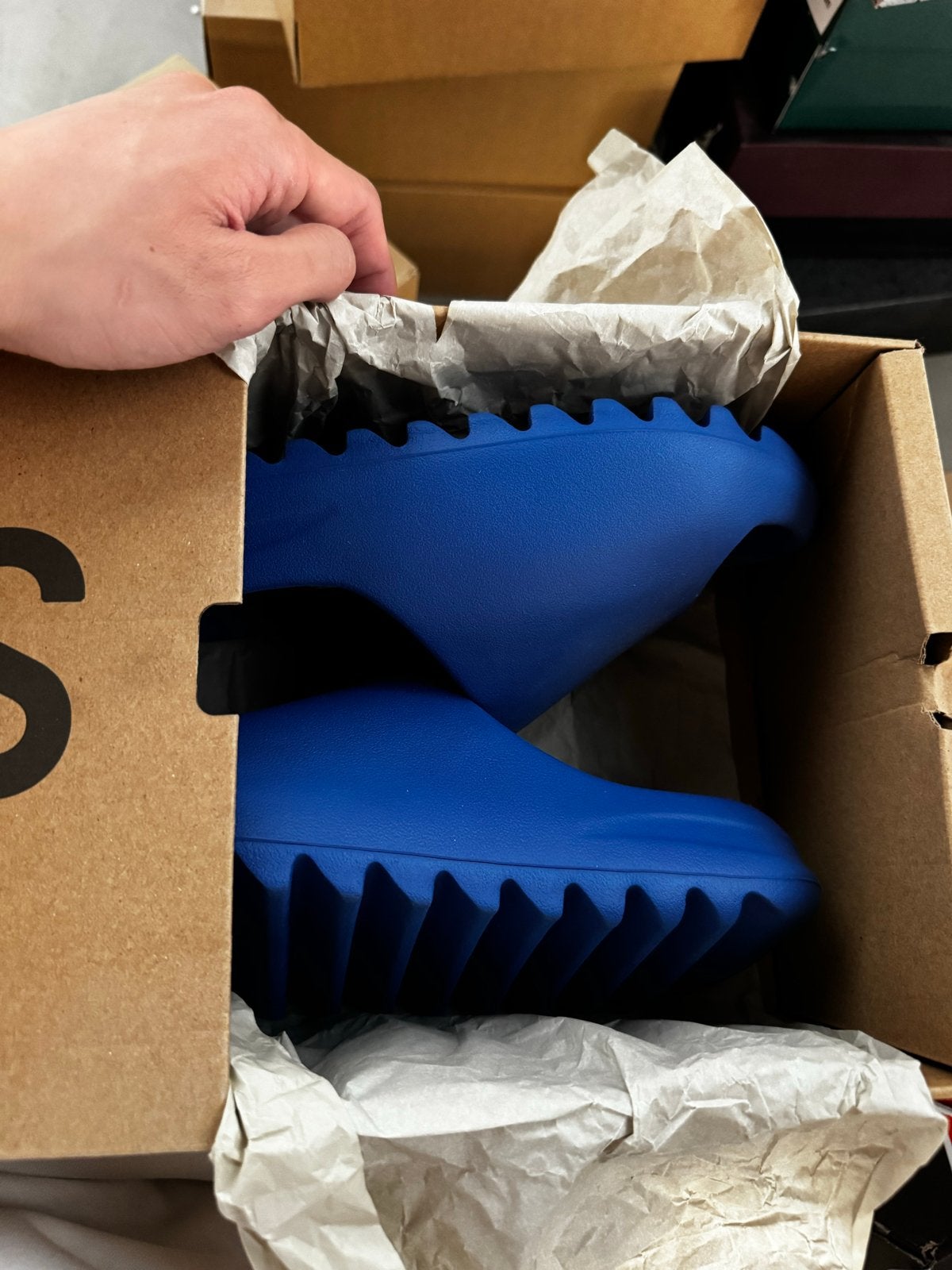 Yeezy Slide Azure - Maat 42, Kleding | Dames, Ophalen of Verzenden, Nieuw, Blauw, Slippers