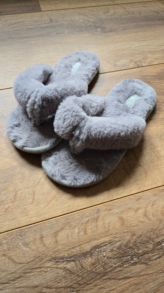 Slippers van Hunkemöller maat 36/37, Slippers, Ophalen of Verzenden, Zo goed als nieuw, Grijs