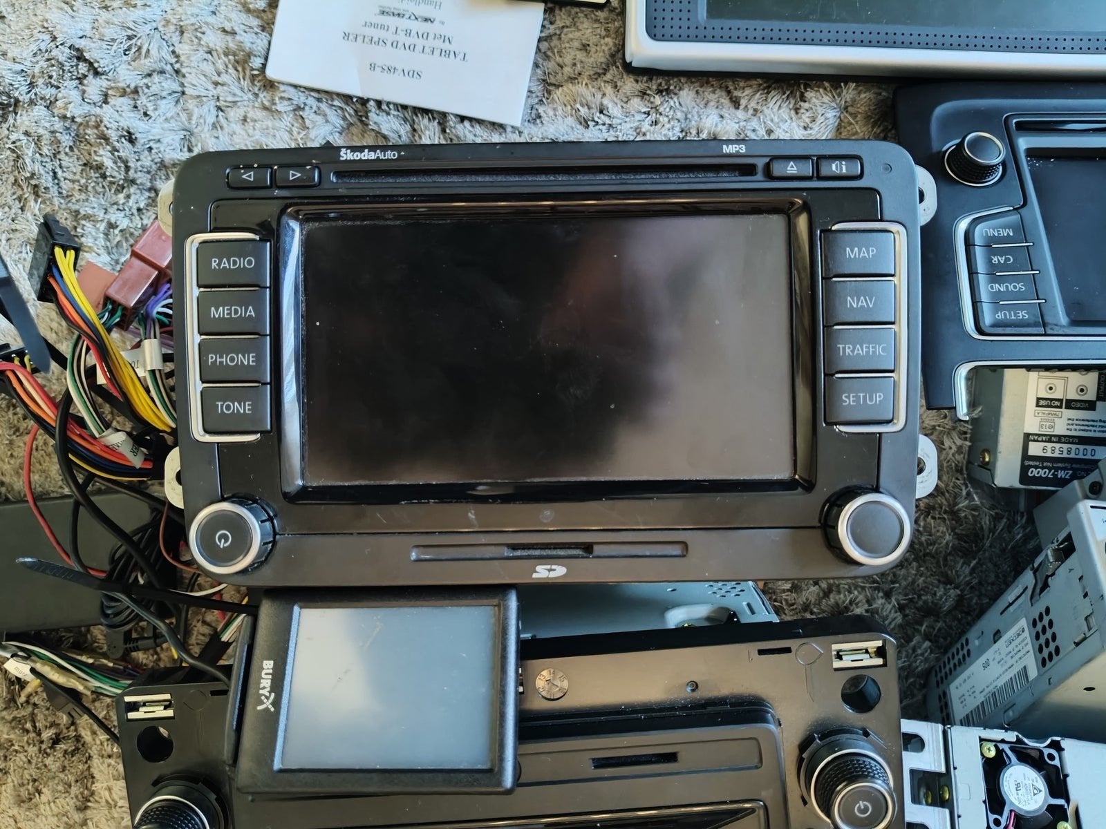 Diverse autoradio's & navigatiesystemen - Pioneer, Skoda, Ophalen, Gebruikt