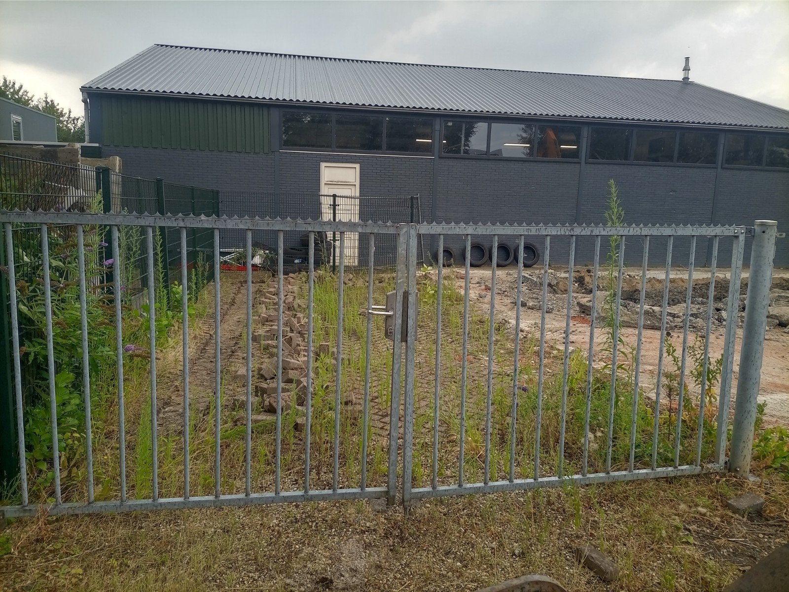 Stalen poort met slot, Ophalen, Gebruikt, IJzer