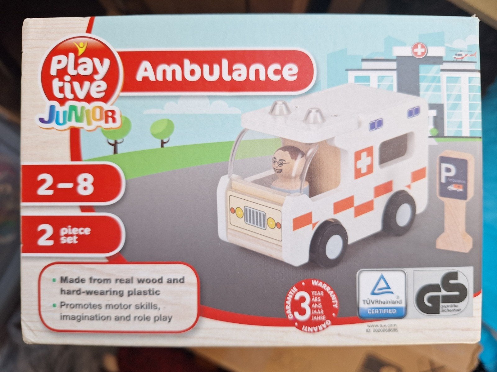 Splinter nieuwe houten ambulance met rubberen wielen en popp, Ophalen of Verzenden, Nieuw, Duw- of Trekspeelgoed