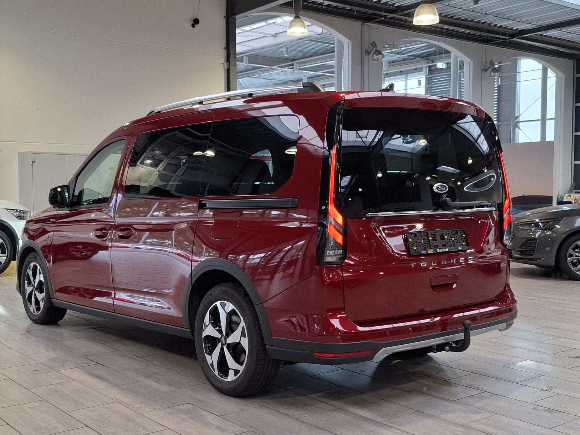 Ford Tourneo Connect 1.5 PHEV 150pk Active | Trekhaak | L2 |, Auto's, Ford, 12 maanden, Stof, Plug-in hybride, Bedrijf